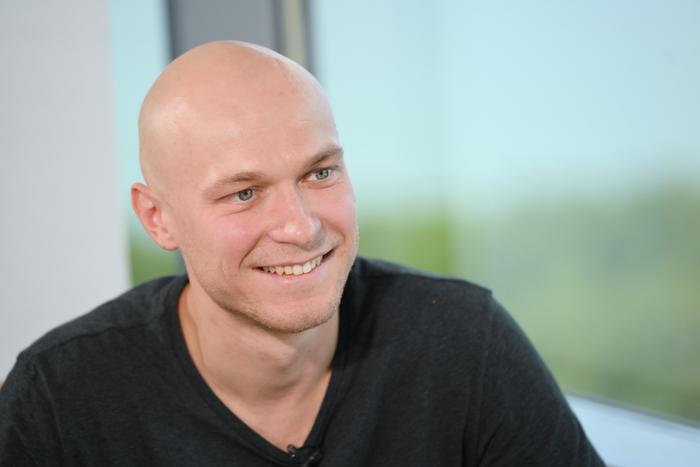 В "Аноре" бедные торжествуют благодаря нравственной чистоте": кинокритик объяснил номинацию Юры Борисова на "Золотой Глобус"