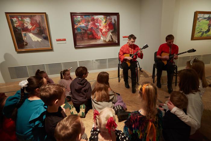На праздничной ёлке Третьяковской галереи и Правительства Москвы побывало более 350 детей