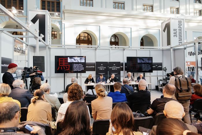 "Онлайн-переводчики сексуализируют текст": почему переводчики книг не боятся Google Translate и ChatGPT