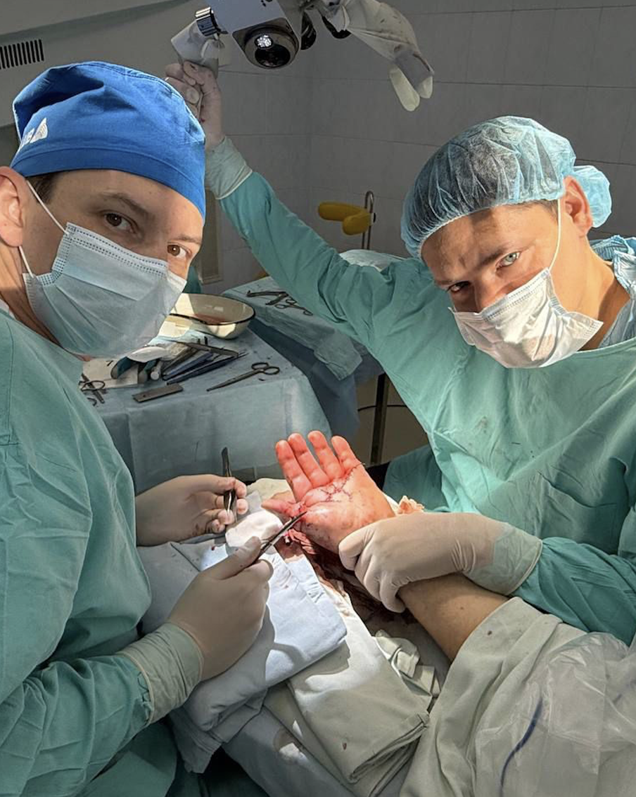 Уникальная операция в Москве: как сохранить пальцы, если их отрезали