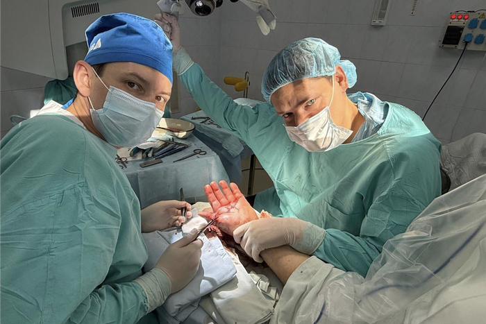 Уникальная операция в Москве: как сохранить пальцы, если их отрезали