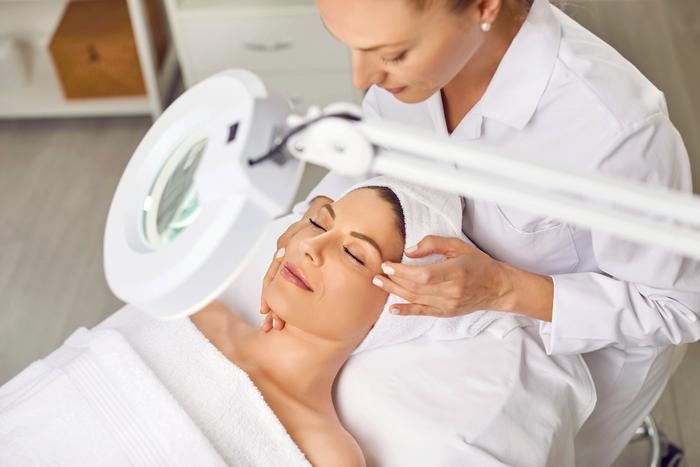 Эффект фотошопа без макияжа: три процедуры, которые изменят вашу кожу