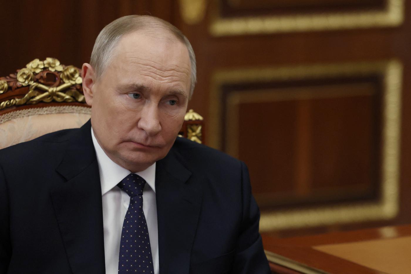 Путин пообещал разобраться с выселением семьи участника СВО в Бурятии