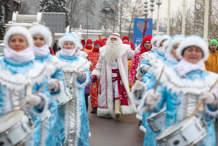 Территорию ВДНХ украсили в рамках проекта "Зима в Москве"