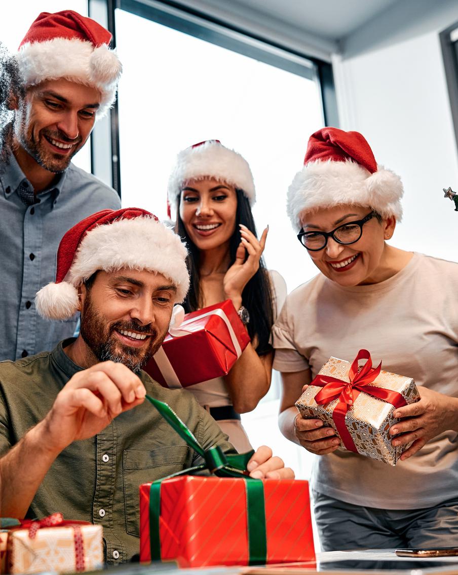 "Тайный Санта": выбираем классный бюджетный подарок для коллег