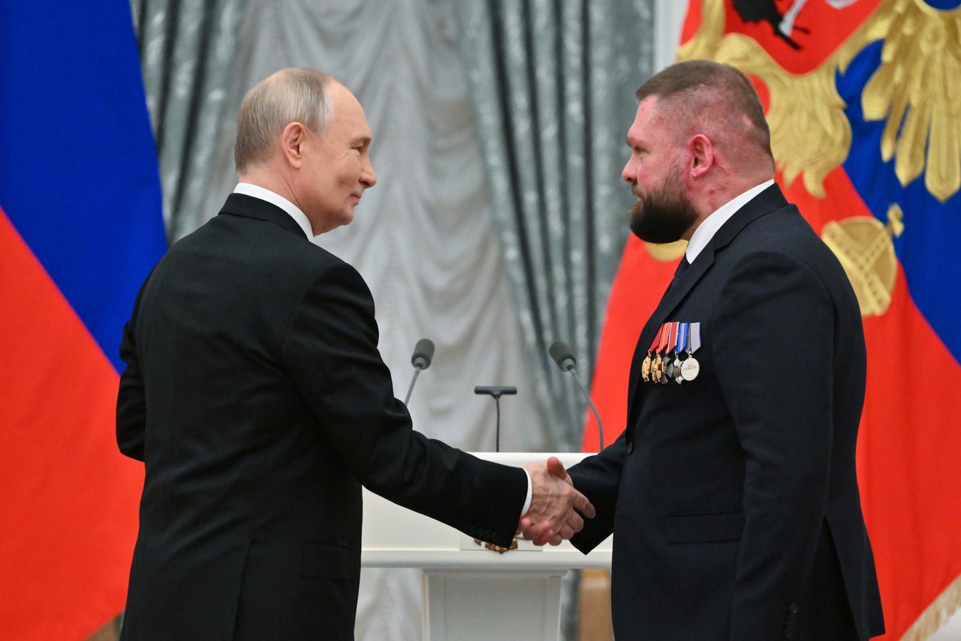 Военкор ВГТРК Евгений Поддубный стал первым журналистом в современной истории, кто был удостоен звания Героя России