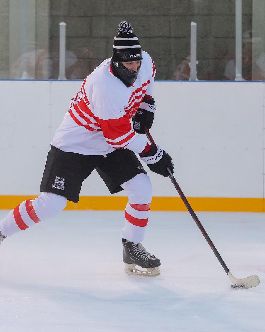 Легенды хоккея сыграют против команды блогеров в рамках проекта "Зима в Москве"