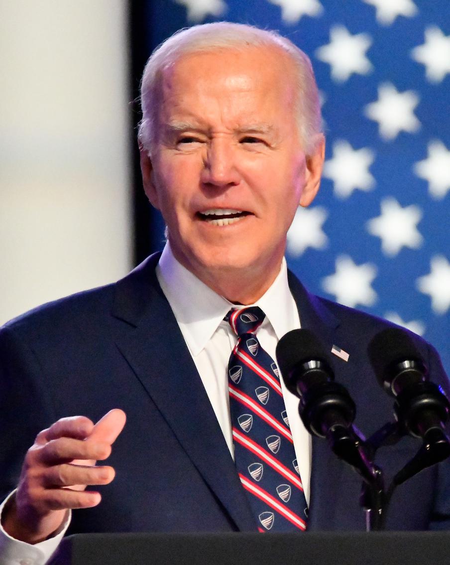 Президент США Джо Байден смягчил приговоры для почти 1500 заключённых