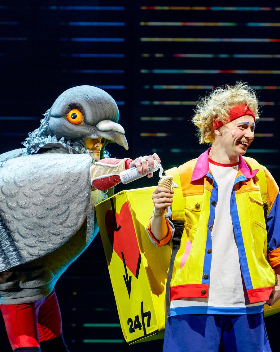 Голубь-мутант, женщина с большой буквы Ж и не только собрались в новом Театре на Цветном