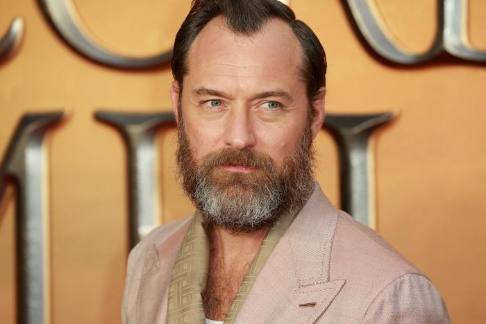 "У меня очень странная работа": Джуд Лоу рассказал, как попал во вселенную "Звёздных войн"