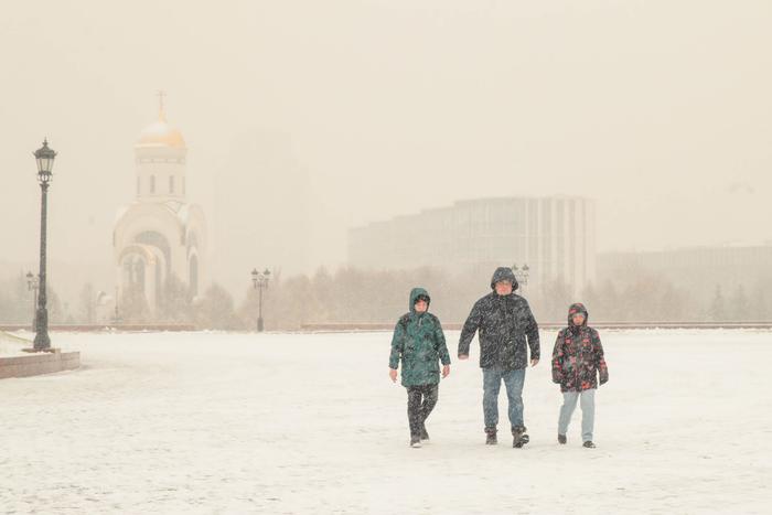 Высокая облачность, снегопады и похолодание. Синоптики рассказали, какая погода ждёт москвичей в субботу