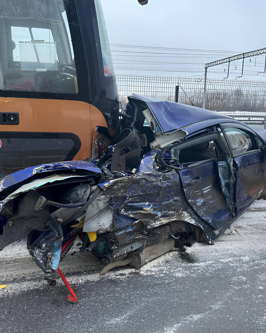 Движение в сторону Москвы на трассе М-4 "Дон" перекрыто из-за крупного ДТП