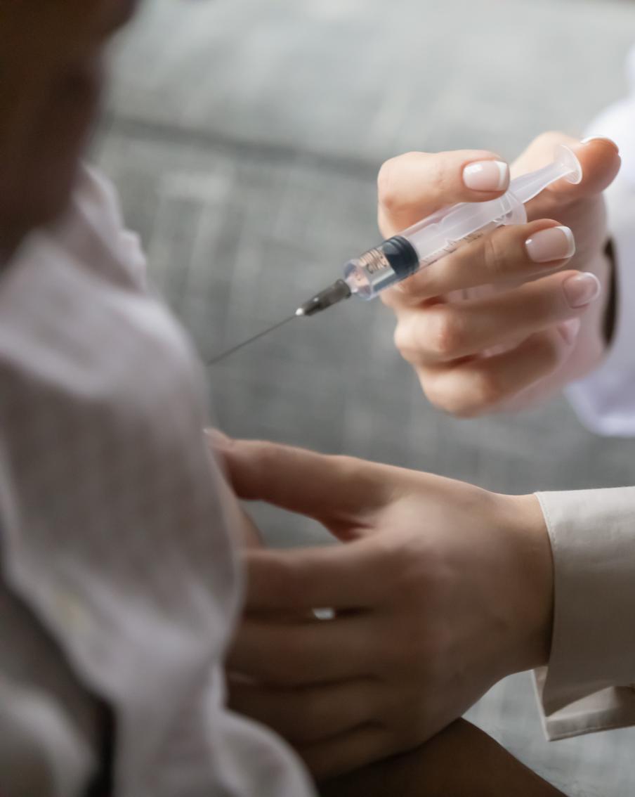 В Минздраве рассказали о том, как будет распространяться российская вакцина от рака