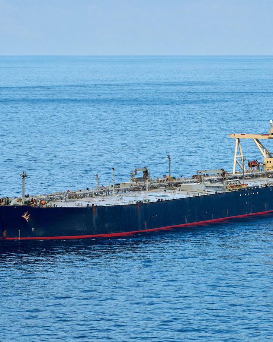 В Керченском проливе терпят крушение два мазутных танкера "Волгонефть-212" и "Волгонефть-239"