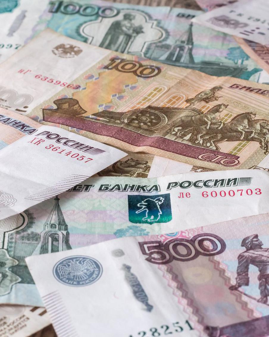 Банки начали резко сокращать лимиты по кредитным картам