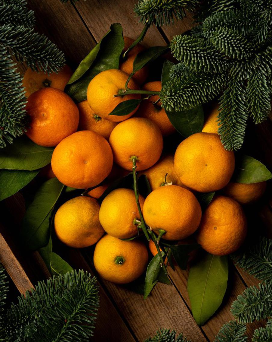 На Новый год все мы начинаем налегать на мандарины. Стоит ли это делать?