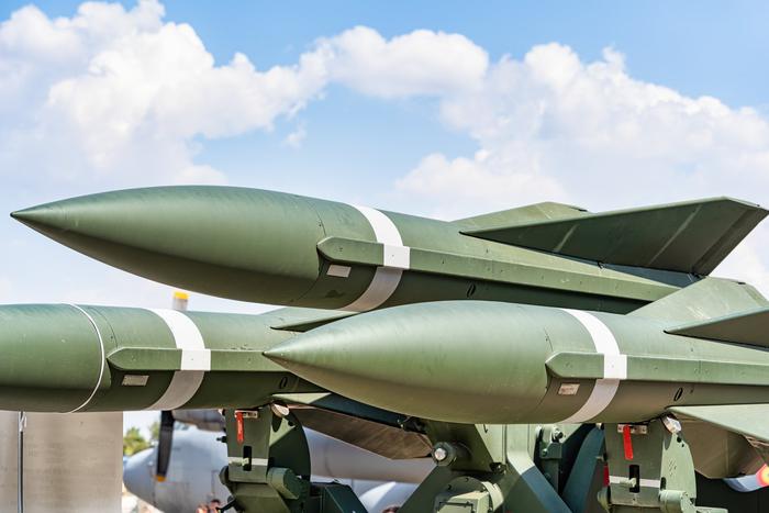 Путин поручил держать в постоянной готовности нестратегические ядерные силы