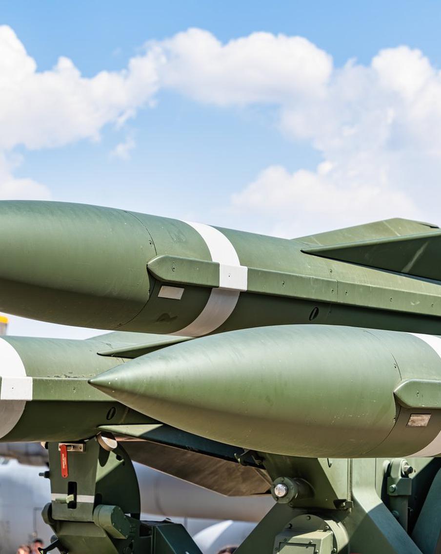 Путин поручил держать в постоянной готовности нестратегические ядерные силы