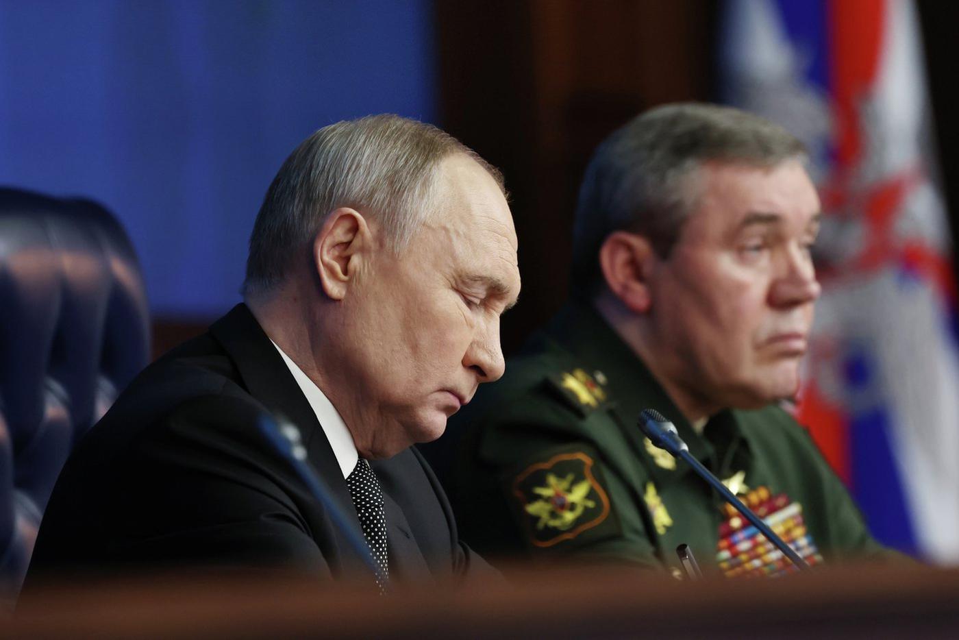 "Погонят пацанов на убой": Путин считает, что на Украине могут снизить возраст мобилизации
