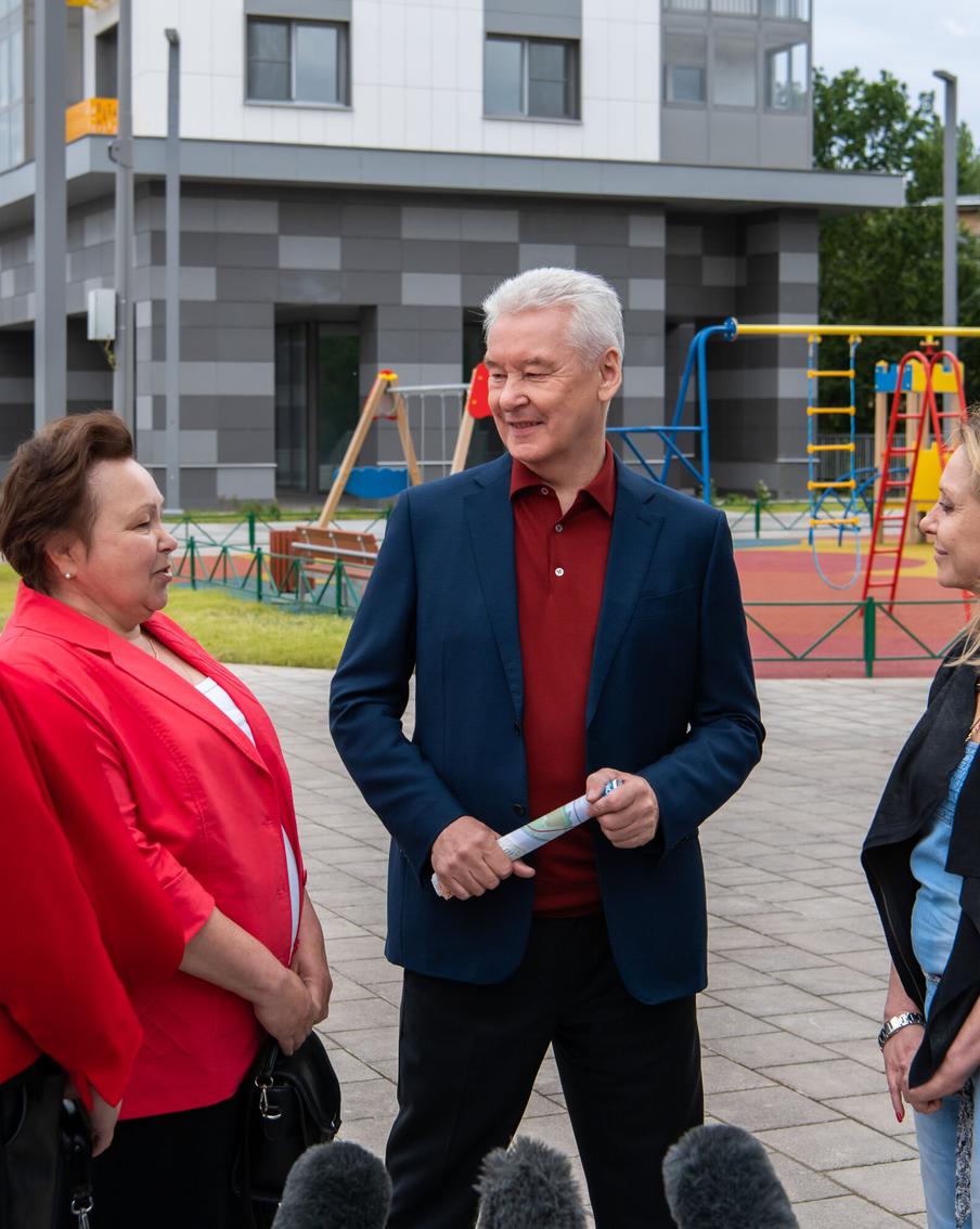 Сергей Собянин: Магазины, аптеки и кофейни открыты на первых этажах домов по реновации