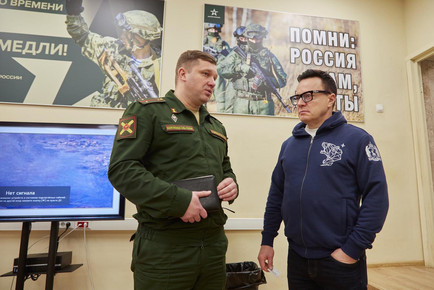 Музыкант Сергей Войтенко встретился с контрактниками в Едином пункте отбора на военную службу в Москве