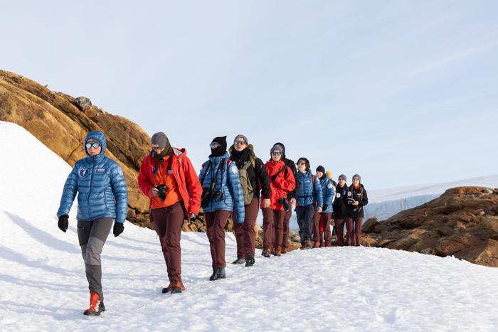 Жили на леднике и ели сосульки: чем московским школьникам запомнилась Антарктида