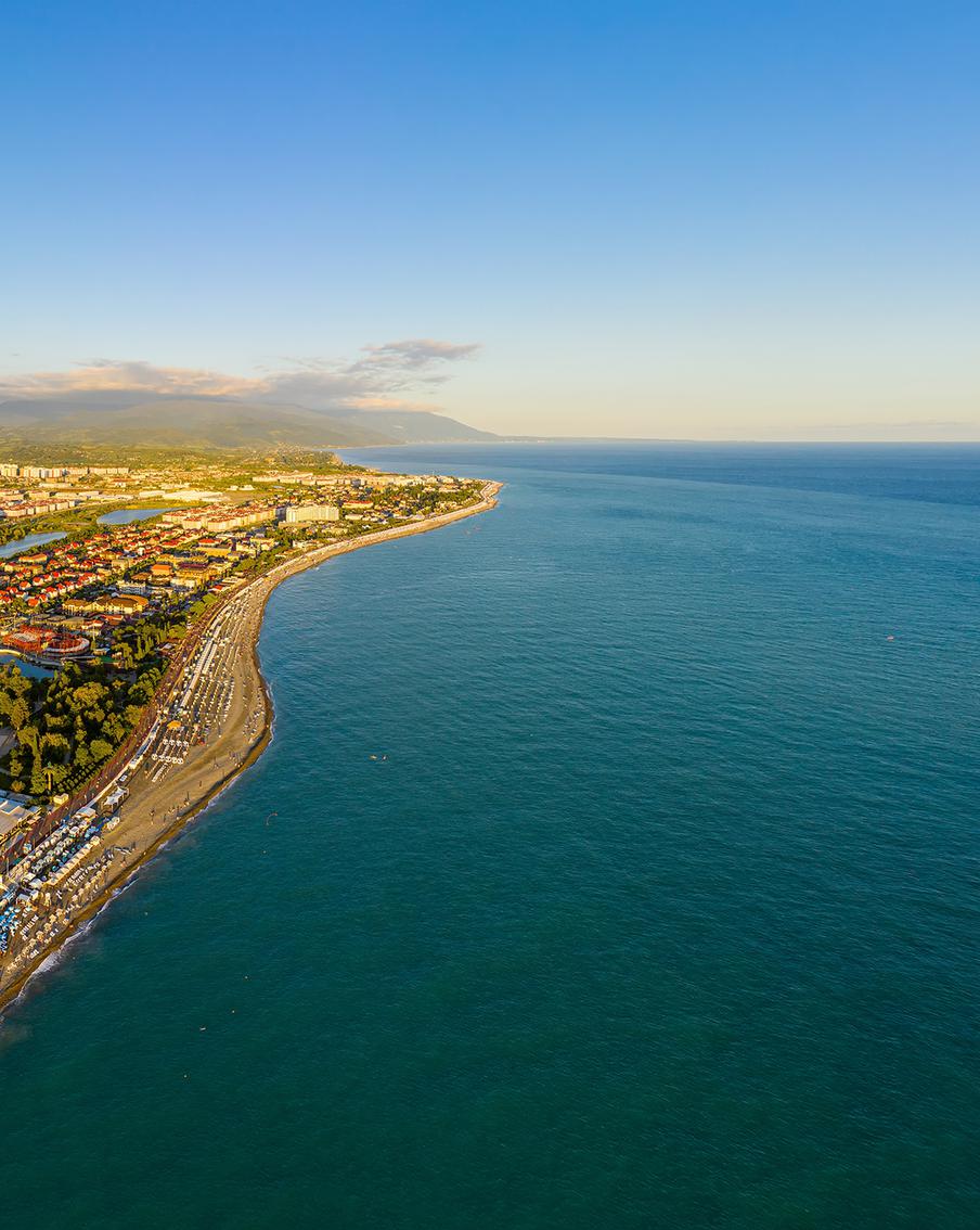 В Сочи река Херота вышла из берегов и затопила придомовые территории