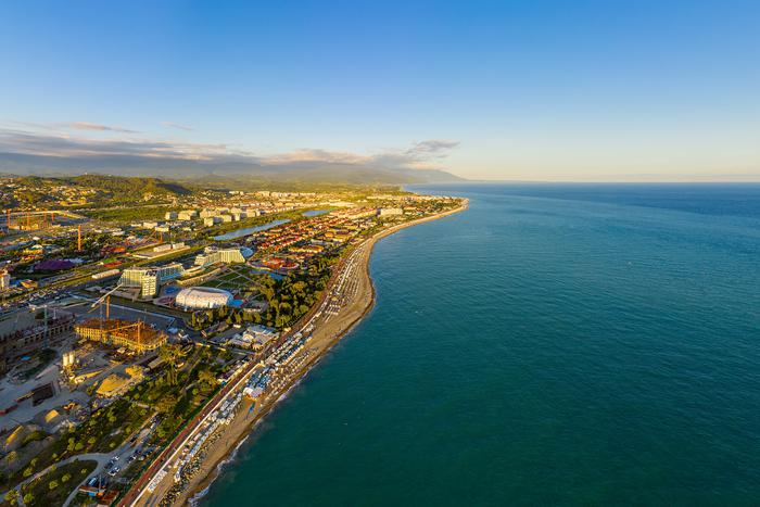 В Сочи река Херота вышла из берегов и затопила придомовые территории