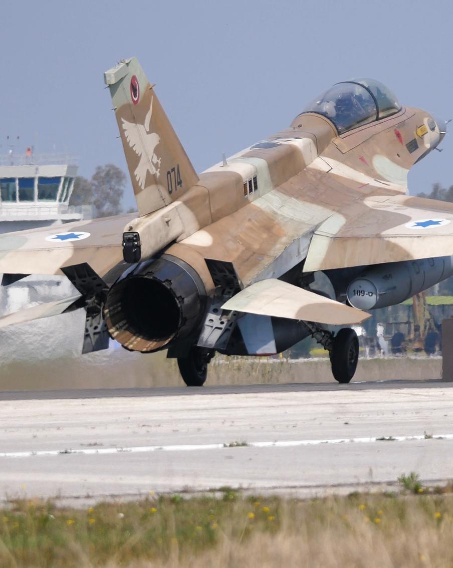 ВВС Израиля нанесли удары по военным объектам хуситов в Йемене