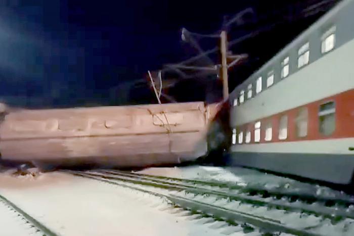 Стали известны возможные причины столкновения поездов в Мурманске