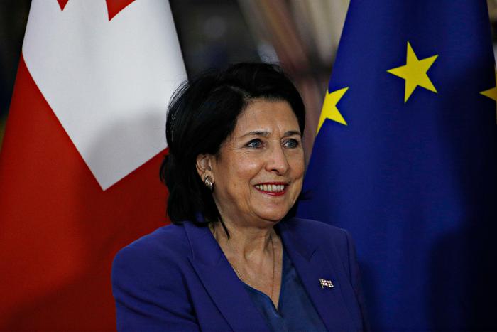 Президент Грузии Зурабишвили заявила о нежелании быть как Елена Тихановская