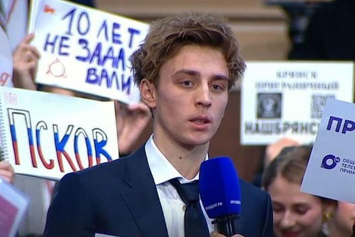 Влад Бумага рассказал Путину, что стал отцом, и спросил про замедление "Ютуба"