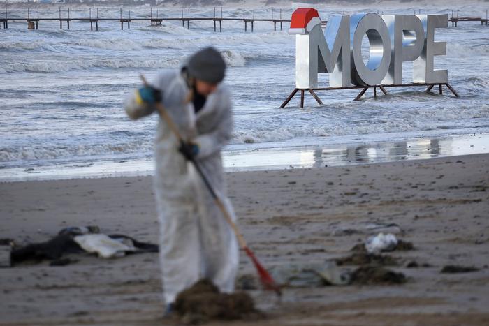 Эксперт рассказал, как  разлив мазута отразится на Чёрном море