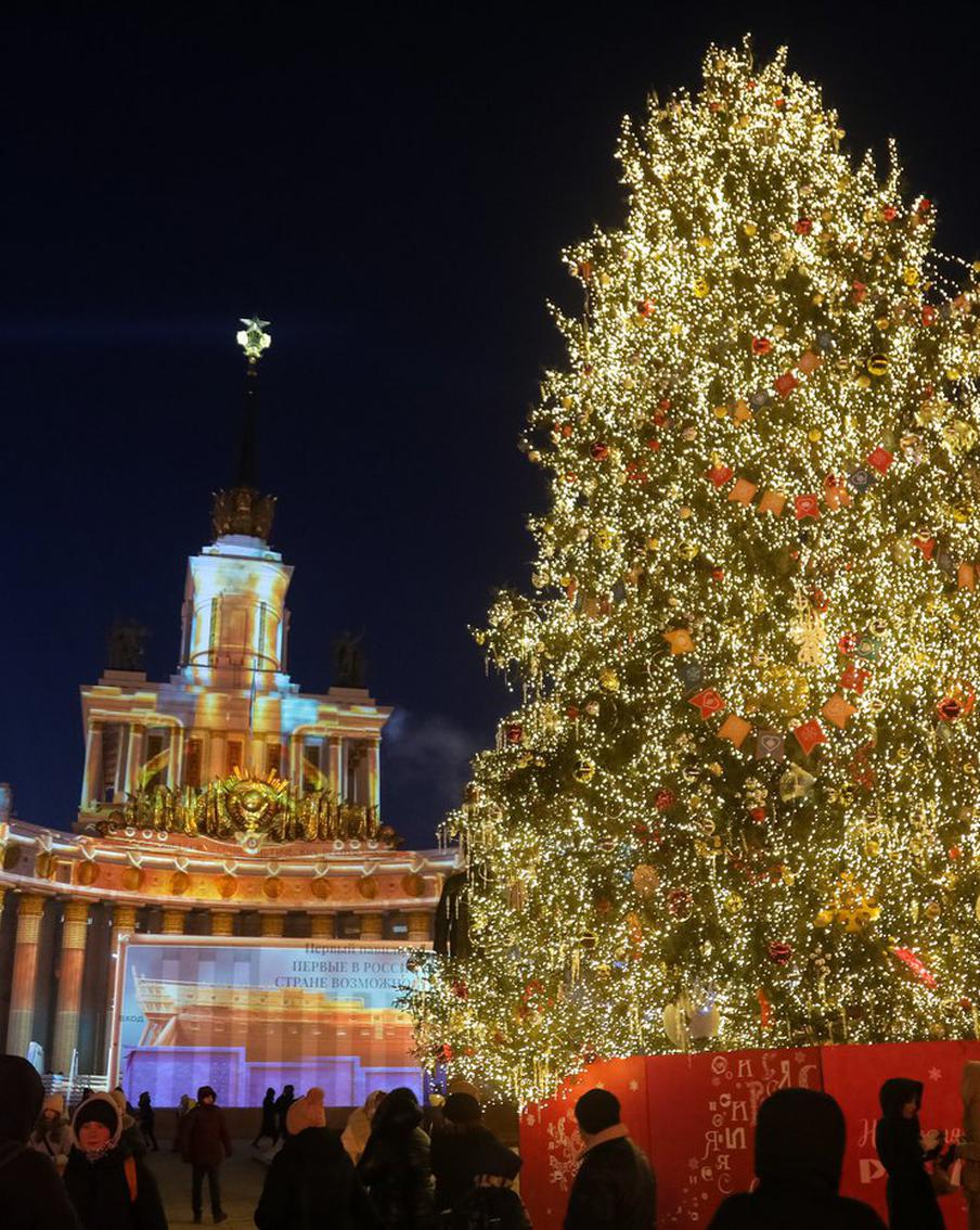 В центре Москвы открылся фестиваль оптических иллюзий "Город света" проекта "Зима в Москве"
