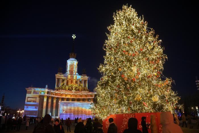 В центре Москвы открылся фестиваль оптических иллюзий "Город света" проекта "Зима в Москве"