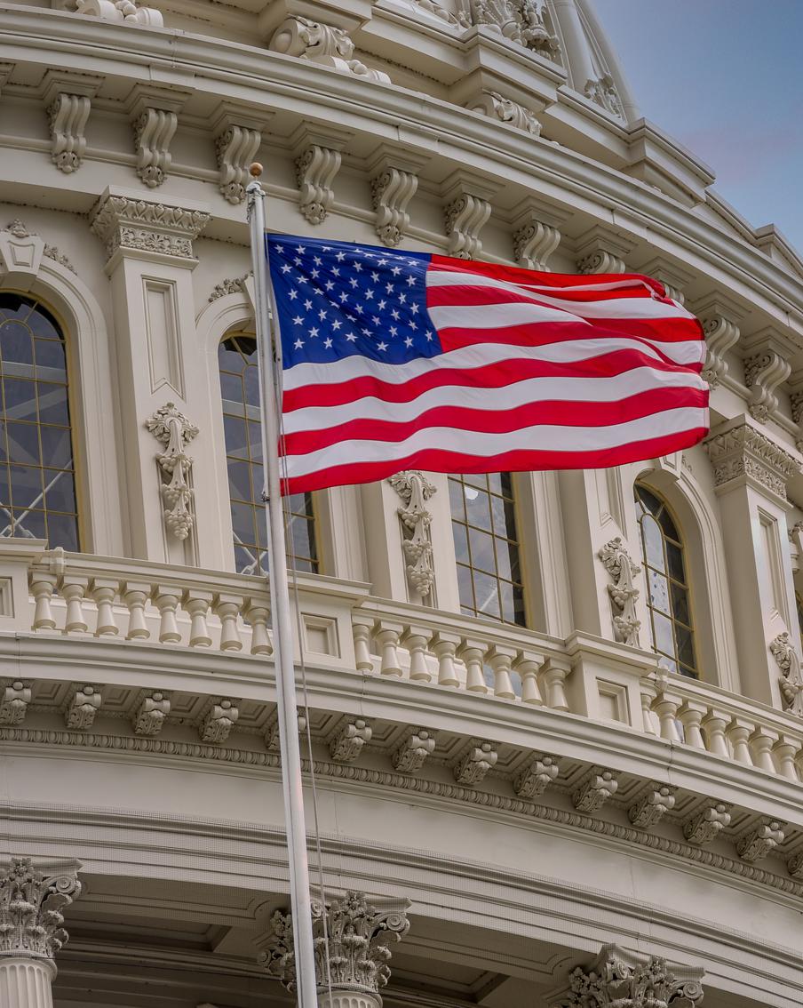 В США правительство приостановило свою работу из-за отсутствия согласованного федерального бюджета