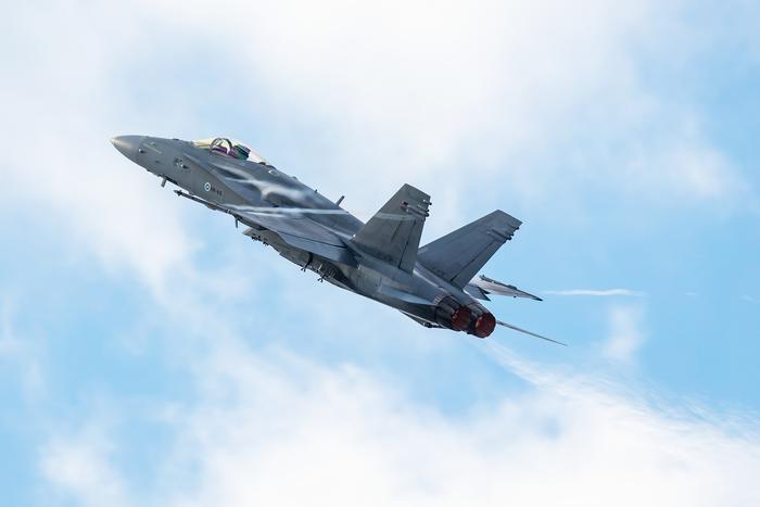 Крейсер ВМС США по ошибке сбил истребитель F/A-18 над Красным морем