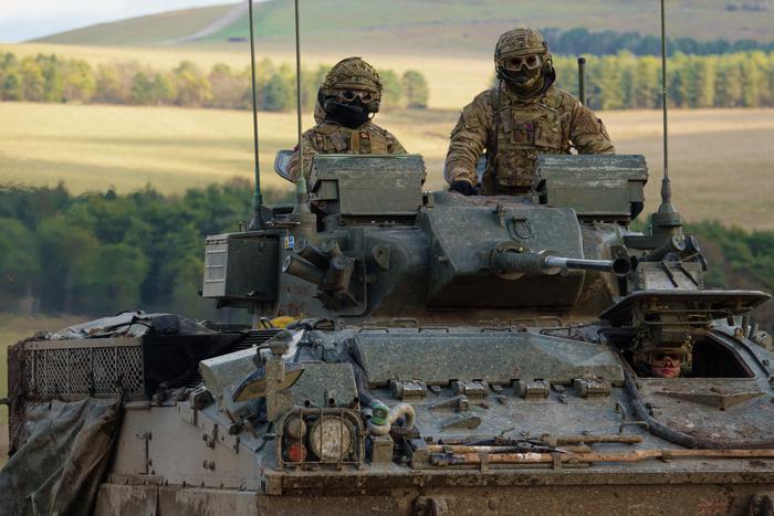 Telegraph сообщила о массовых увольнениях из британской армии