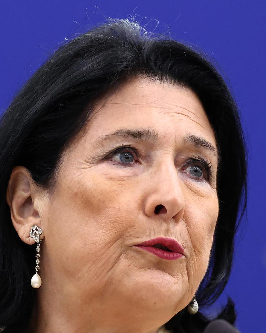 Зурабишвили дала "Грузинской мечте" неделю на назначение новых выборов