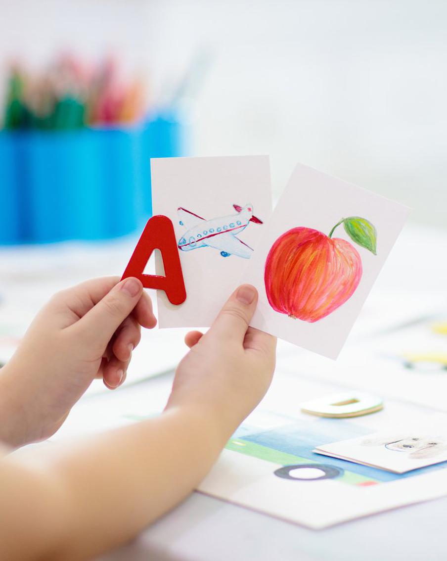 В каком возрасте стоит начинать обучение английскому языку и как это правильно сделать