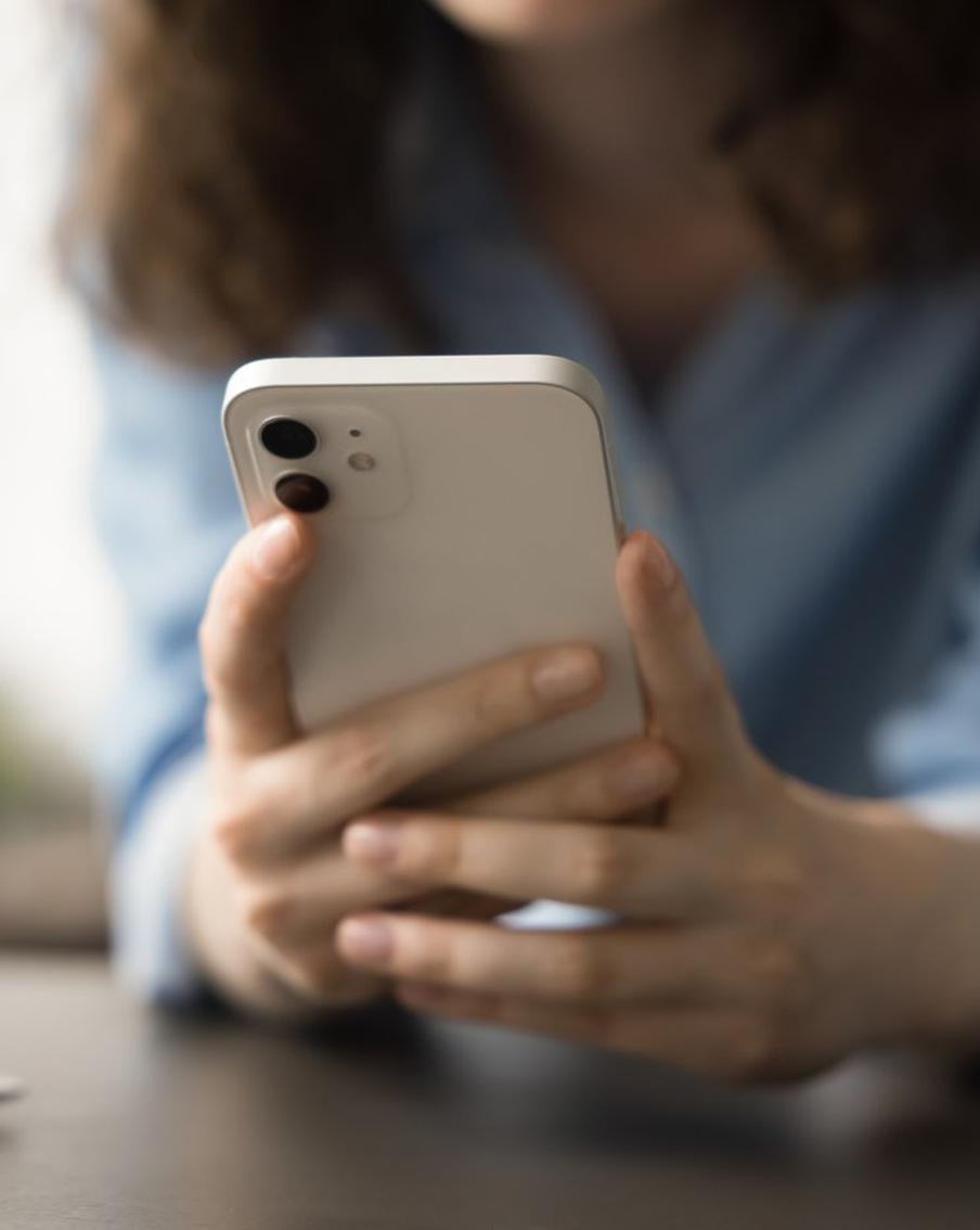 Минцифры и Роскомнадзор обсуждают запрет звонков в мессенджерах из-за мошенников