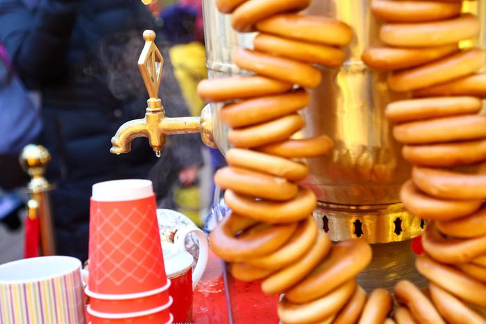 Чай "Москва" и московская плюшка: какие новые гастросувениры появились в столице