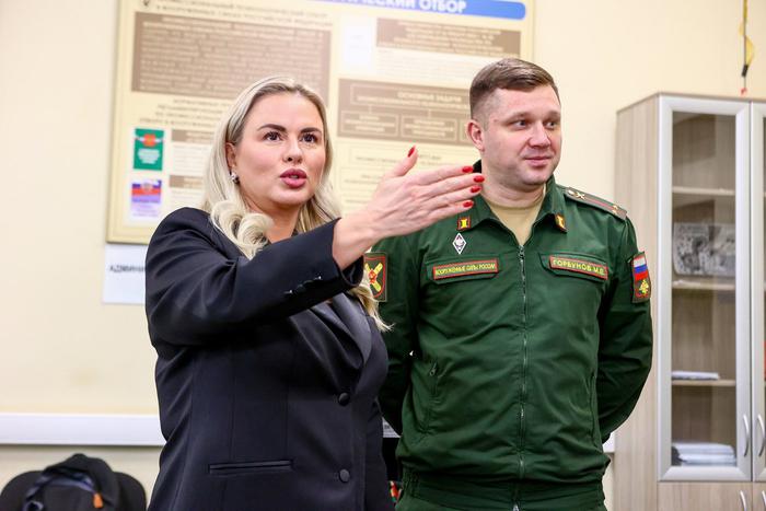Анна Семенович встретилась с контрактниками в Едином пункте отбора на военную службу
