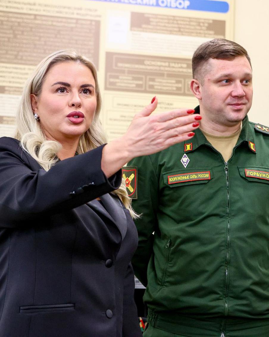 Анна Семенович встретилась с контрактниками в Едином пункте отбора на военную службу