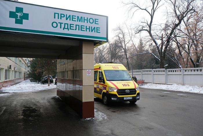 Во время крушения самолёта в Казахстане выжили по меньшей мере 14 человек