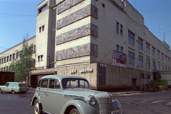 Музей Транспорта Москвы отреставрирует мозаику со здания бывшего завода "Москвич"