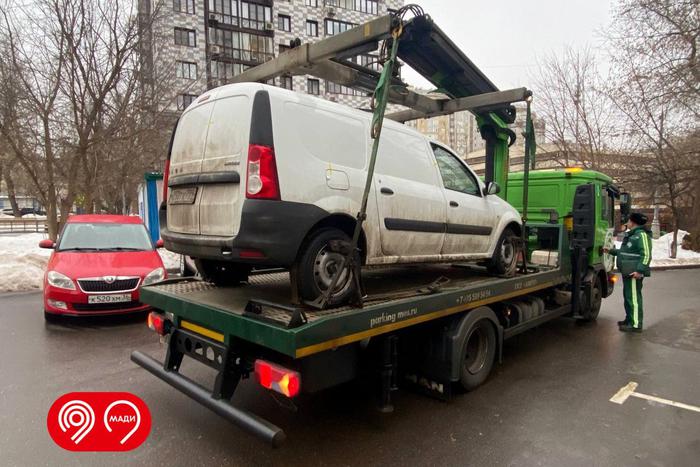 Трое московских автолюбителей лишились своих авто из-за штрафов более чем на 360 тысяч рублей