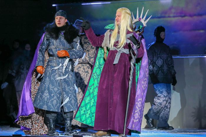 Телеведущий Леонид Якубович порекомендовал семьям с детьми сходить на постановку "Соборная площадь"