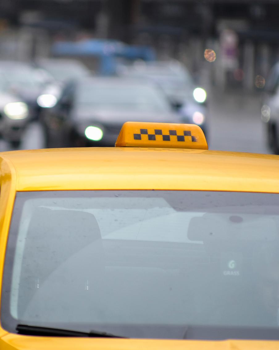 Три раза до Плутона: аналитики посчитали, сколько километров проехали россияне на такси в 2024 году