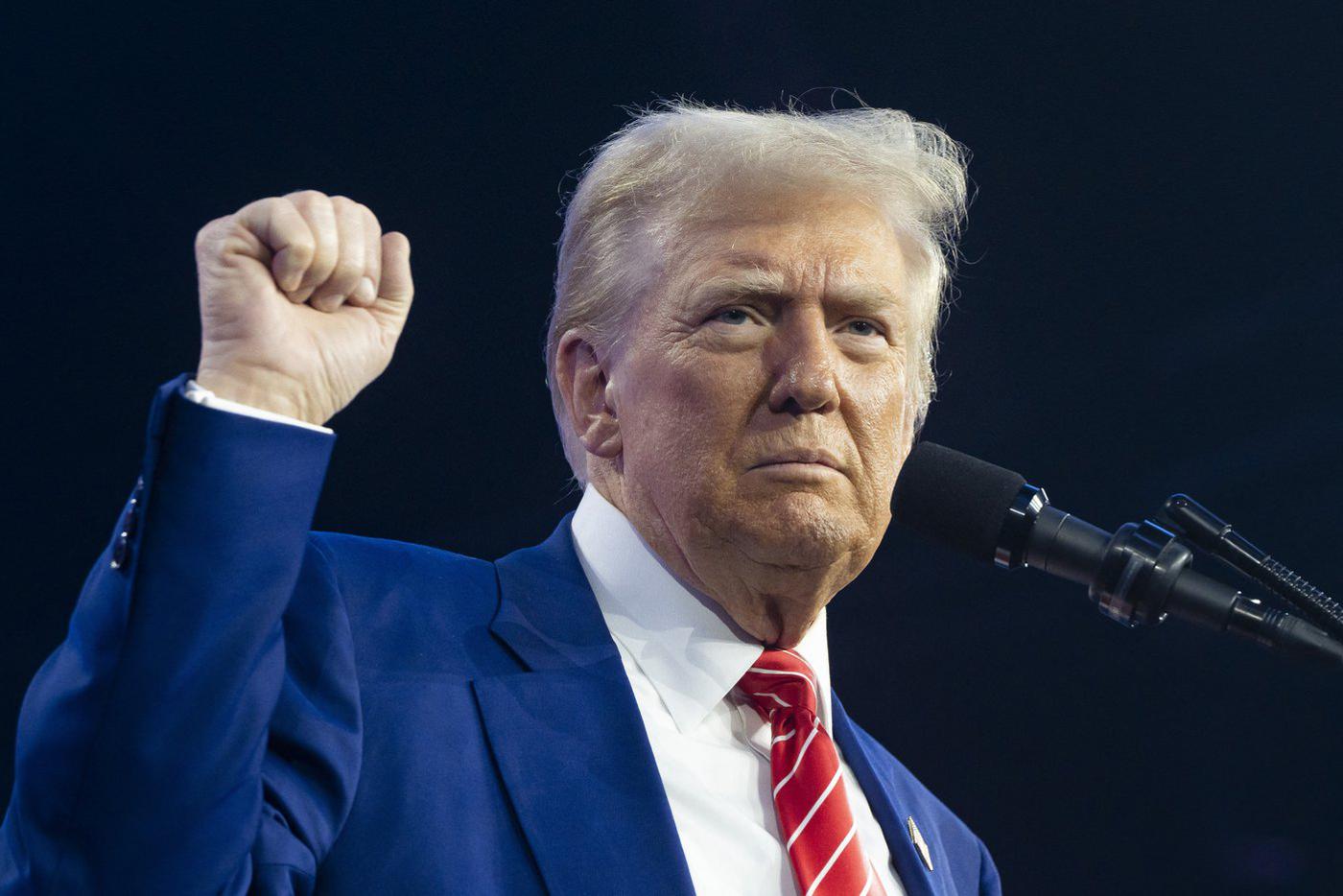 Дональд Трамп на выступлении в Финиксе.